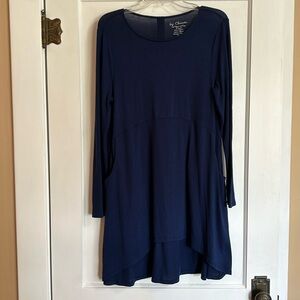 Chico’s soft lightweight knit navy blue tunic.  Side pockets.  Size 1 (M)
